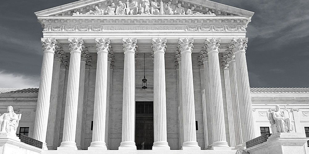 Façade of the federal Supreme Court Building of the United States in Washington, DC.