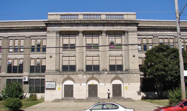 Facade of the Warren County Junior High School building.